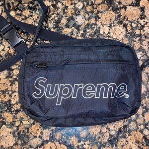 Supreme fannypack/crossbody